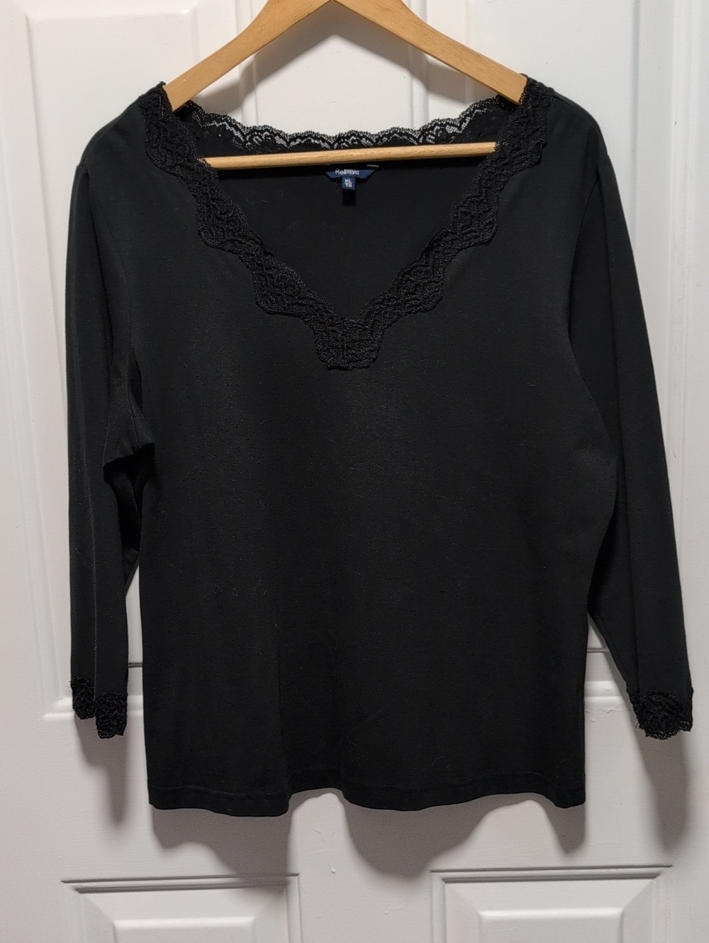 Black 3/4 sleeve top with V-neck and lace trim Reitmans